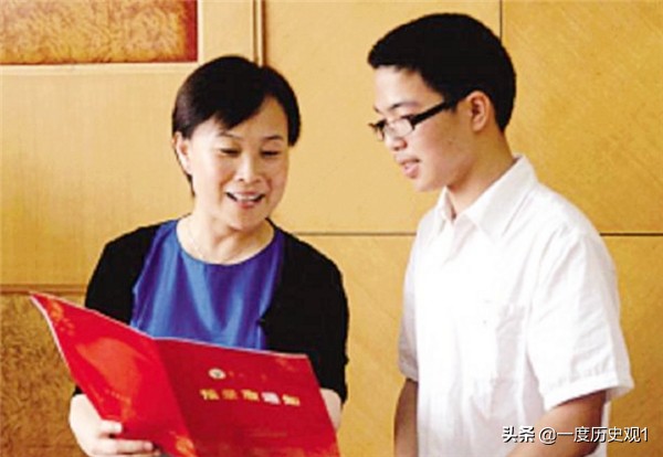 高考生写下755字作文，有30字阅卷组长不认识，为何被评满分作文