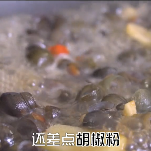 炒田螺，还在直接焯水就错了，掌握这个小窍门，口感鲜嫩还不腥
