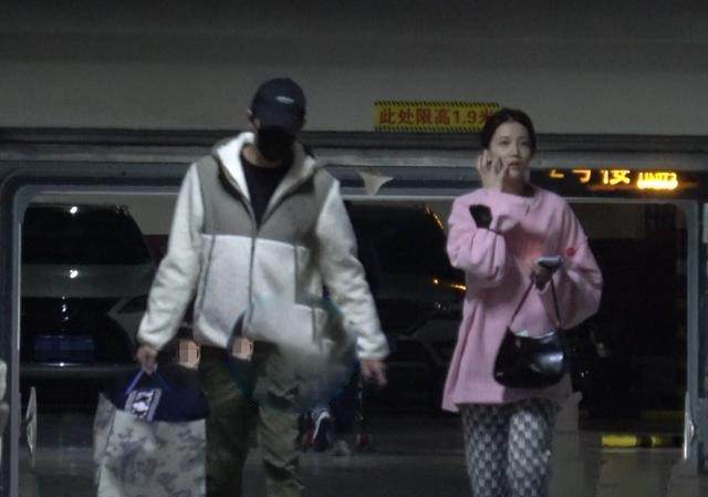 林更新携女友回家疑同居，主动为对方提重物，女方长相清纯颜值高