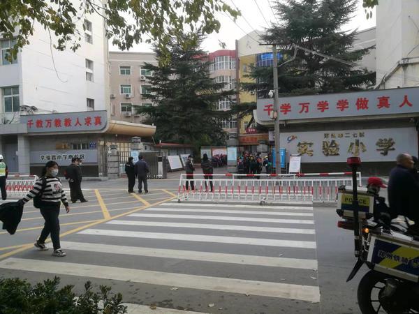 郑州小学生起诉教育局案开庭审理，“就近入学”是否等同于“最近入学”？