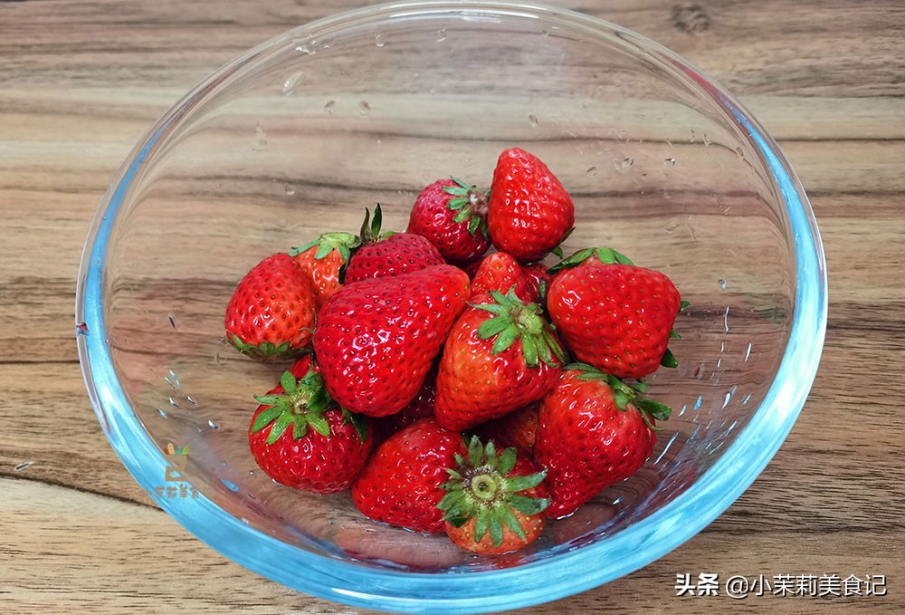 洗草莓，用盐还是用面？都不对，教你正确方法，农药脏东西都洗掉