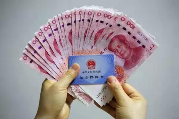 退休证还分“红、绿、蓝”，领养老金是有何不同？原来区别在这