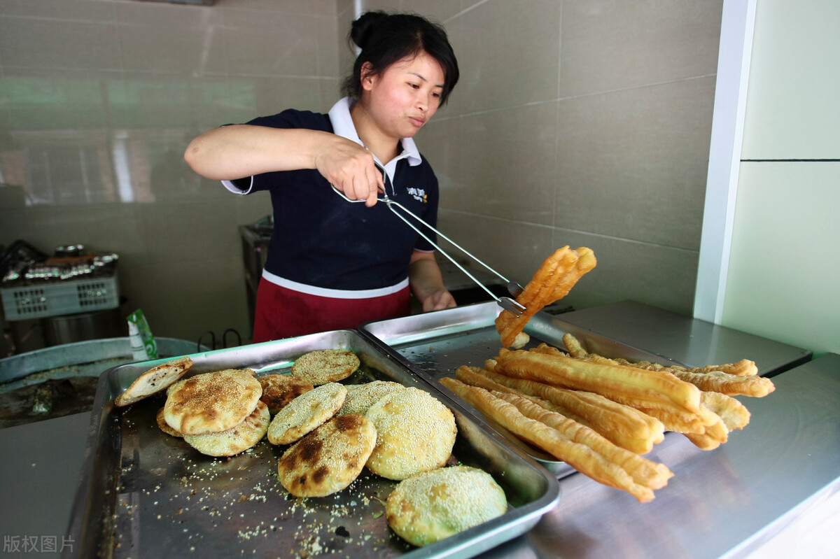 浙江小伙开早餐店，利用“消费券”，年赚60万，套路真的深