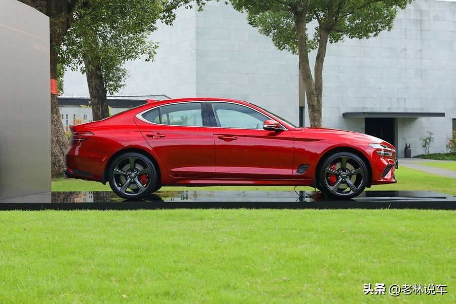 24.98万的“小宾利”，纵置2.0T+后轮驱动，捷尼赛思G70能火吗？