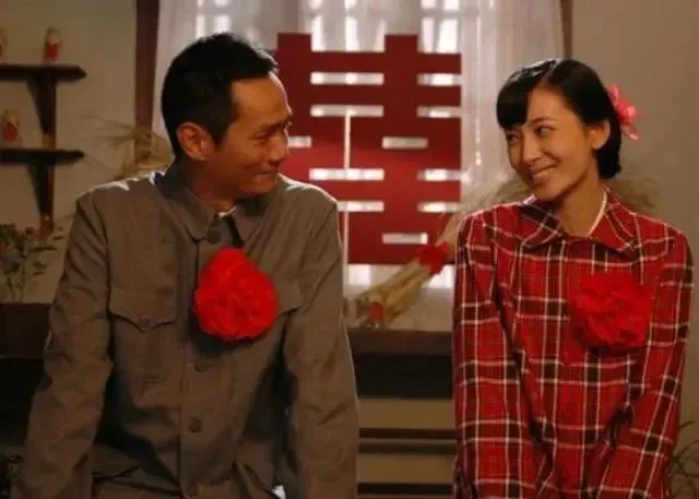 夫人坐轮椅泪别袁隆平:那个宠了她一辈子的人,永远地走了!