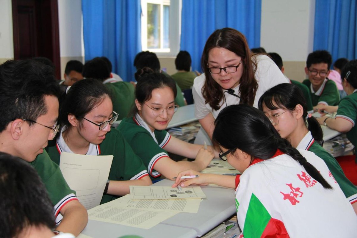 数学难出新高度，考试超纲学生边做试卷边哭，升级难度为哪般？