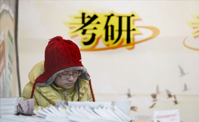 大学生想“考军校”和“考研”，大一去当兵比较合适，望周知