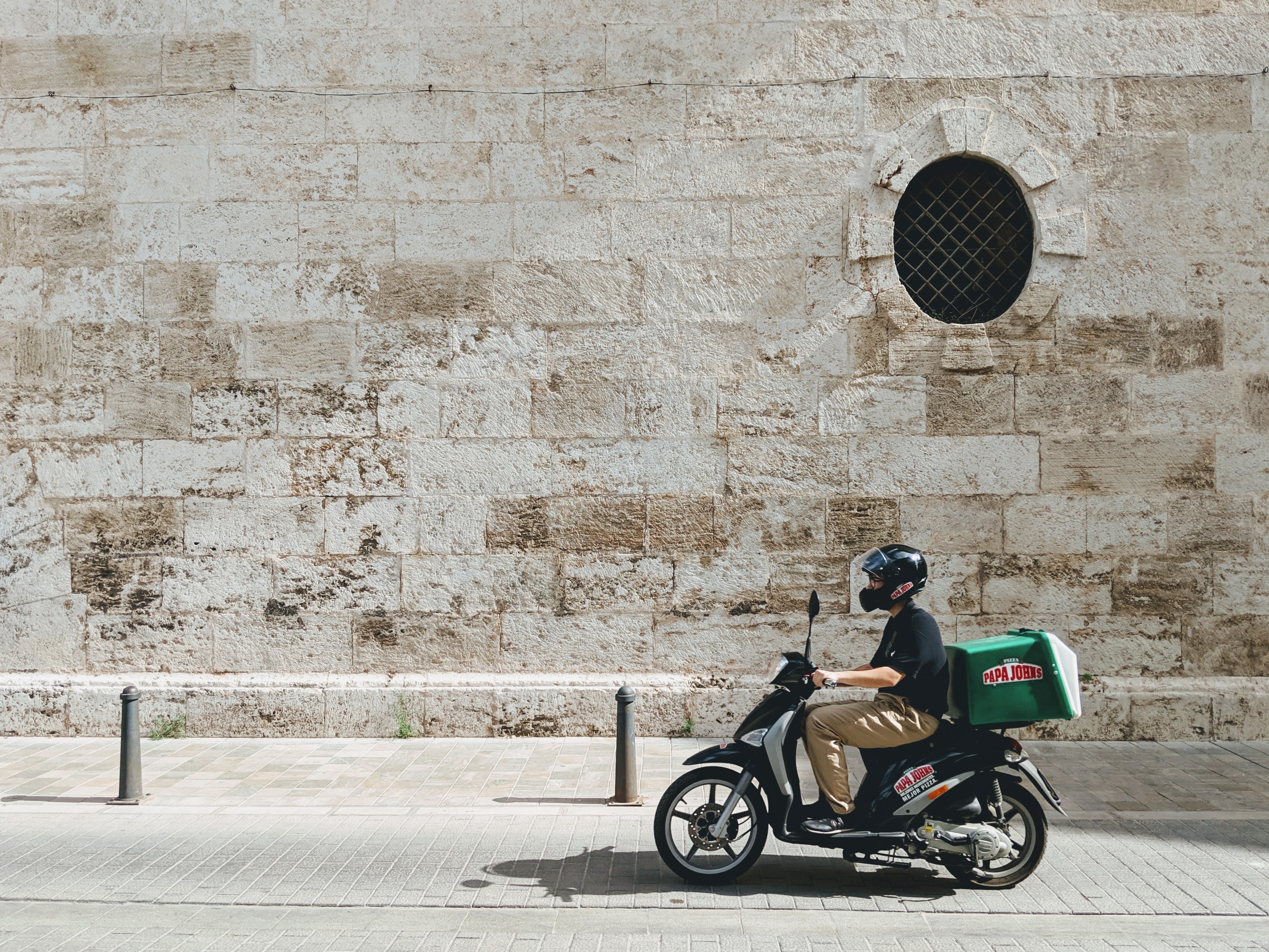 Express Delivery Services That Always Deliver Right to Your Doorstep