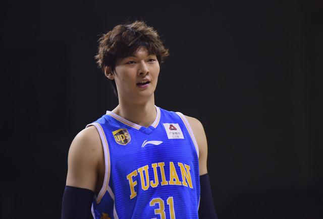 王哲林为什么不进nba(被灰熊队选中，王哲林为什么不加盟NBA？有6个致命的缺点)