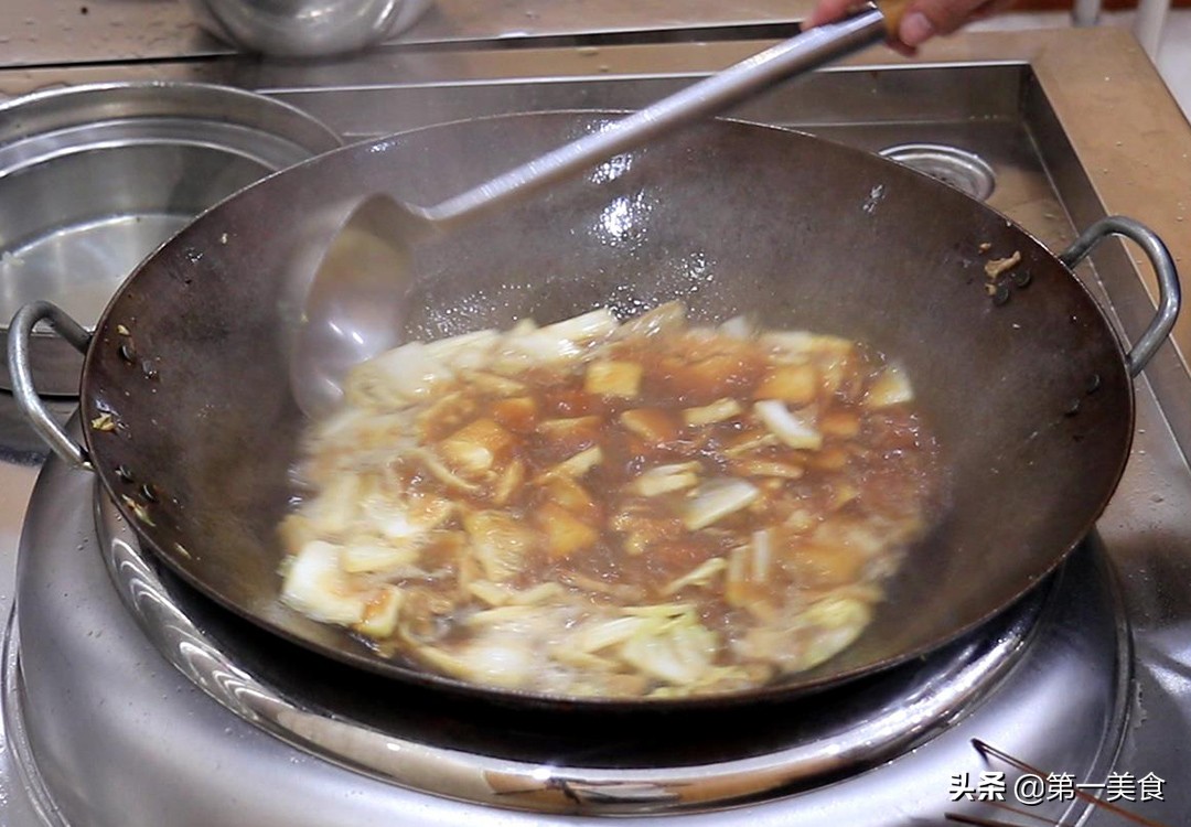 大烩菜怎么做才好吃，原来技巧这么简单，有荤有素，满满一大锅