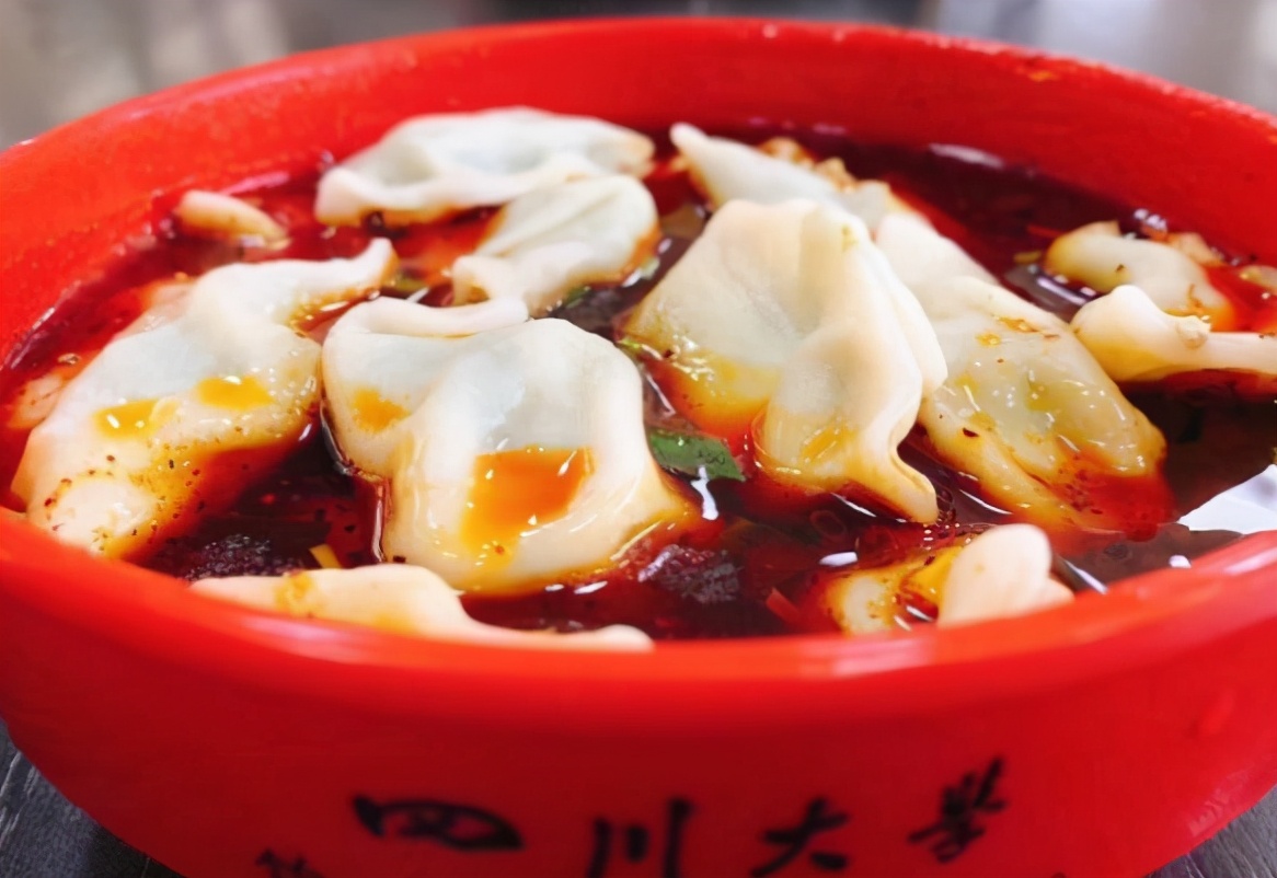 四川大学的伙食惹人羡，看完忍不住流口水，不少学生后悔没考川大