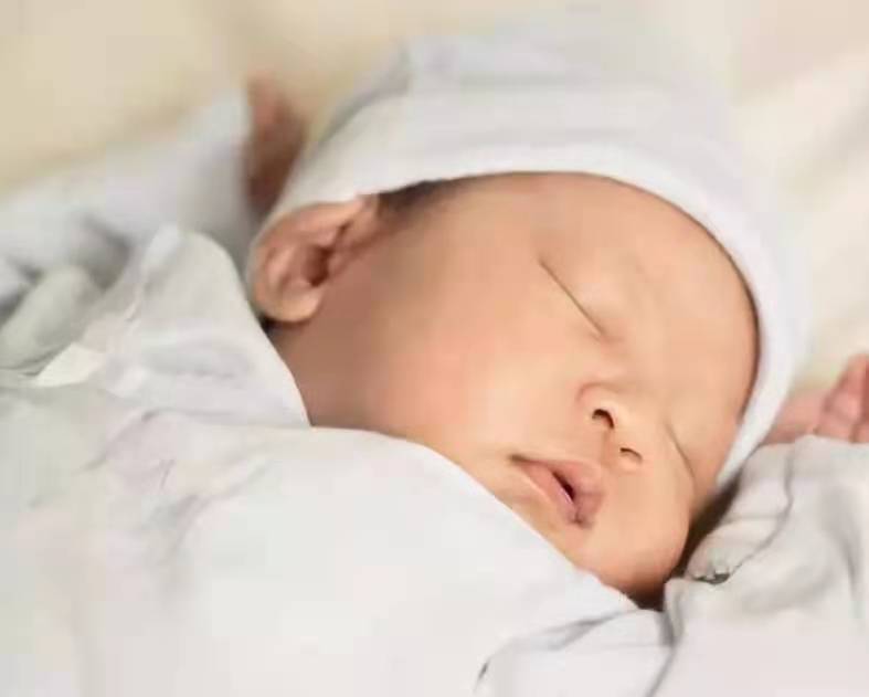 看望刚生小孩的孕妇买什么东西好（去医院看望刚生完孩子的产妇买什么）