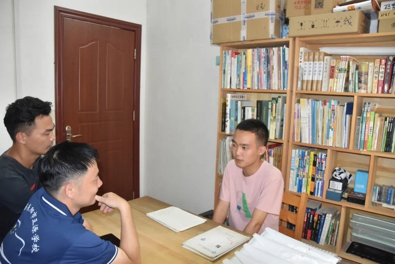 湖南考生资骐源，父母在外打工18年，他今年634分考入985高校