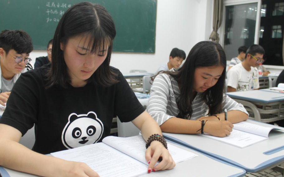 收到北京来的大学录取通知书，到底要不要迁户口？辅导员一语道破