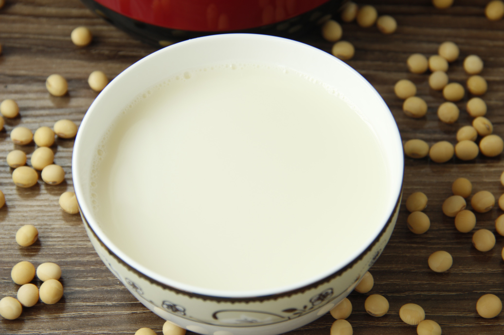 用泡过的生豆子和煮熟的豆子打豆浆有什么区别?营养一样吗?