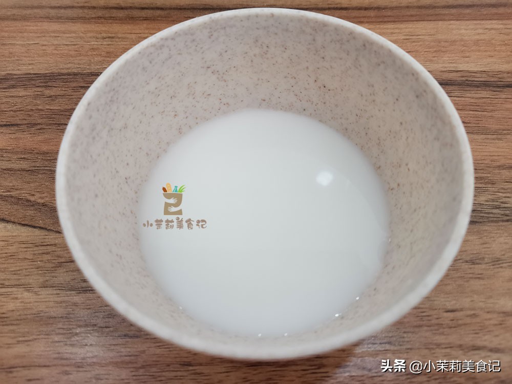 做蛋花汤，最忌水开直接淋蛋液，大厨教我3招，蛋花漂亮鲜嫩不腥