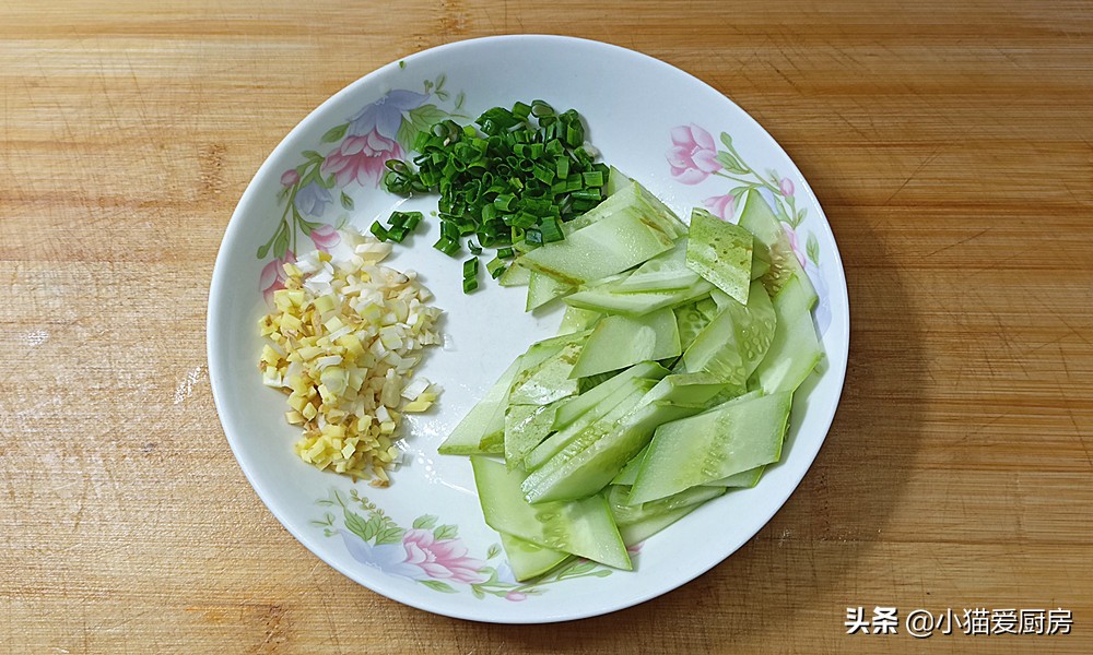 魔芋是什么东西(教你魔芋的好吃的做法，味道麻辣鲜香，不比饭店差，开胃又下饭)