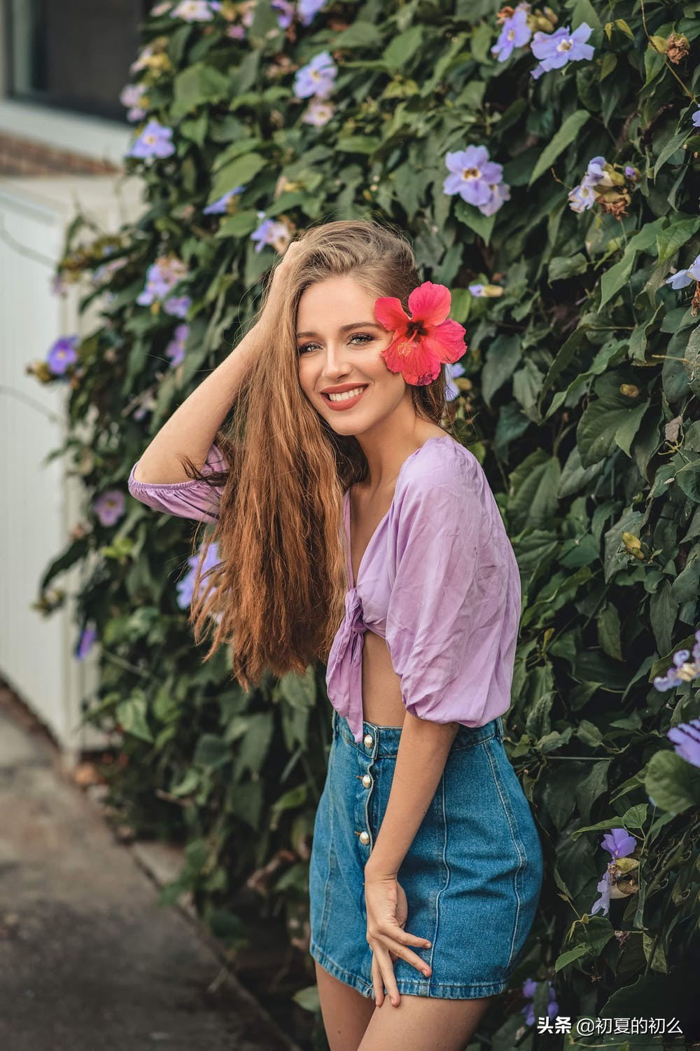 在冷漠世界里，那些如阳光般温暖的句子，悄然照亮了局外人的心房。