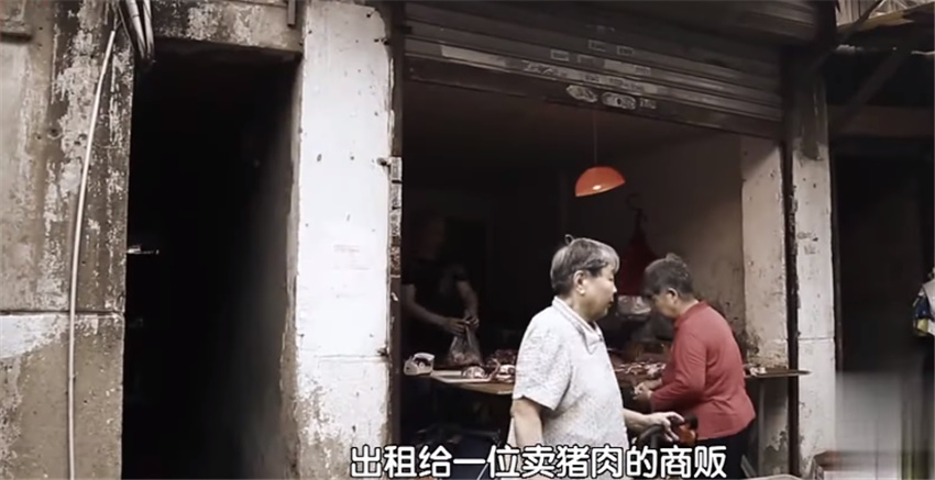 母女蜗居30㎡阁楼装修效果图：小空间大智慧，温馨收纳巧设计