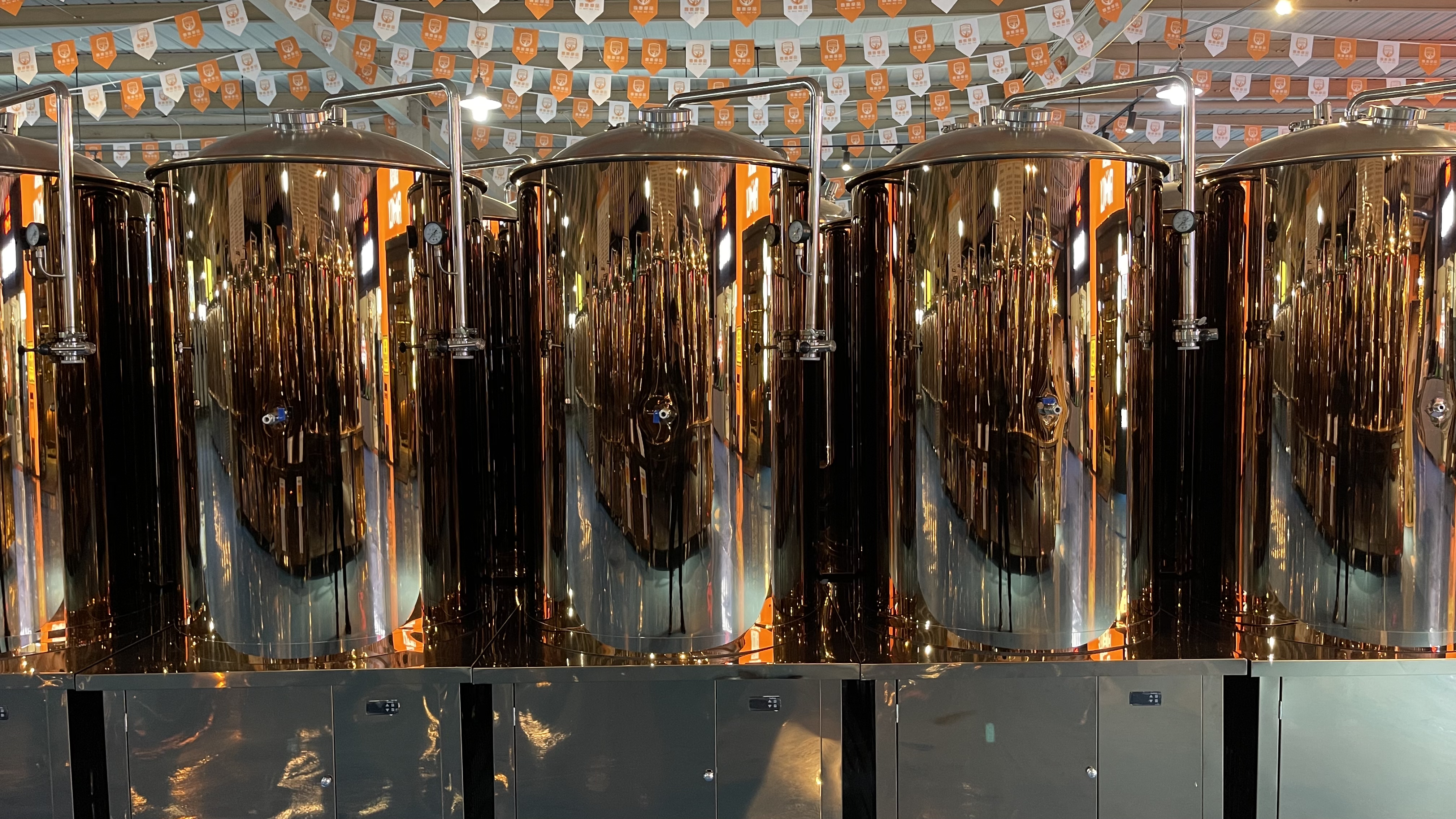 精酿啤酒设备一套多少钱,选择哪款精酿啤酒设备好呢?