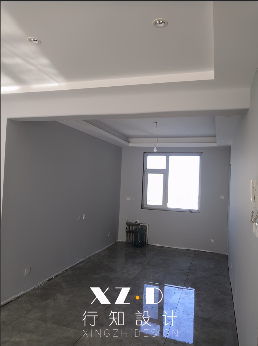 施工跟踪：电视墙暖咖色，其他墙面浅灰色，设计师不同阶段分享