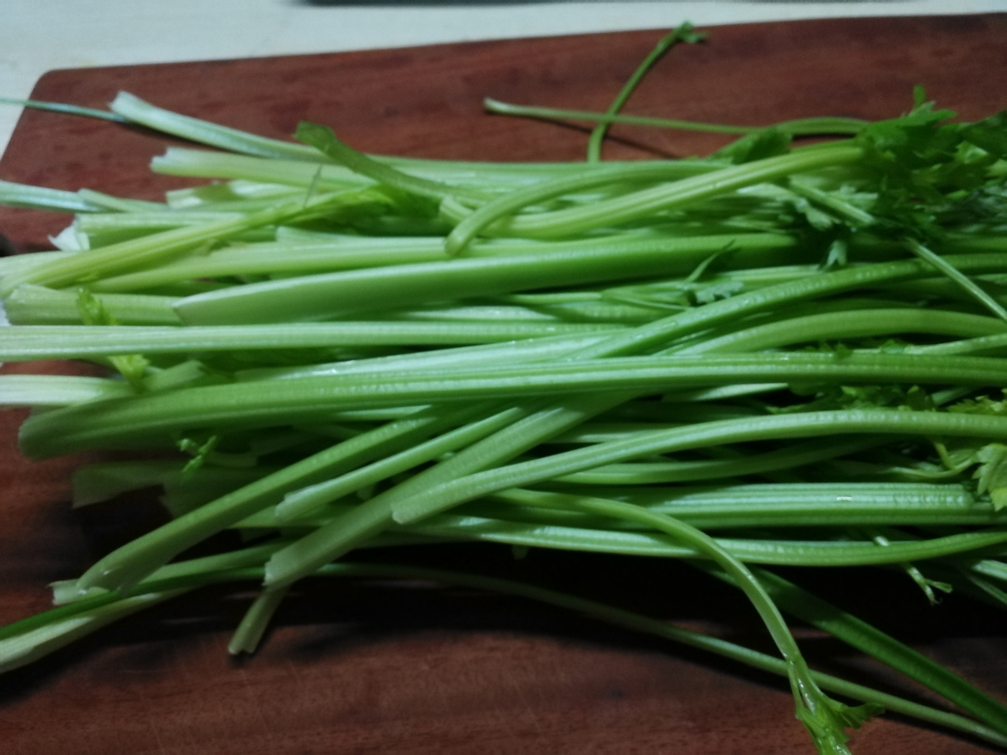 芹菜馅饺子没有芹菜味？牢记3个诀窍，不仅芹菜味浓，还鲜嫩好吃