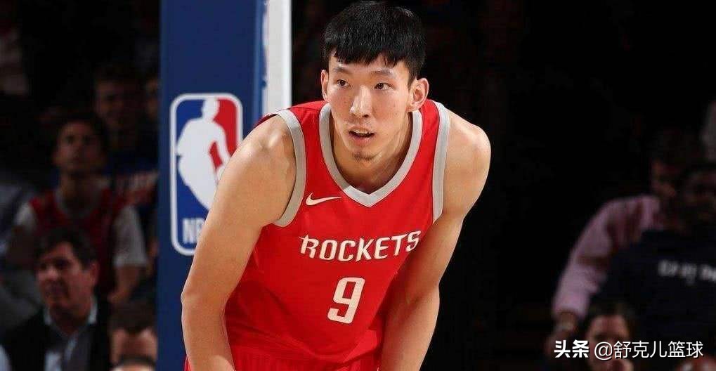 nba为什么要周琦(周琦在国内CBA被各队哄抢，为何会被NBA退回，他有什么致命弱点？)