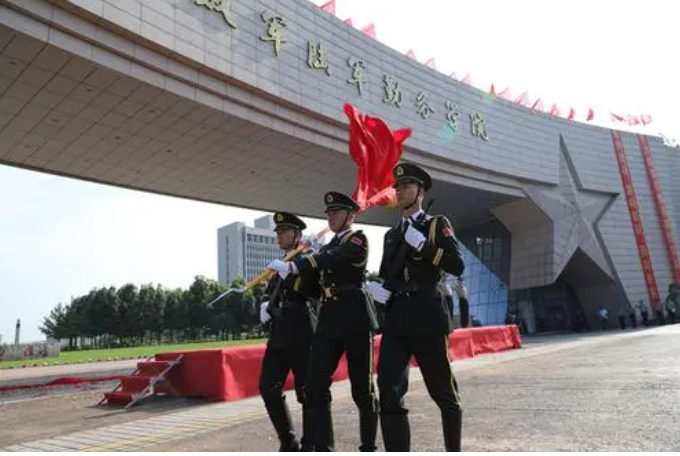 高考500分左右报考这4所军校，毕业就业“铁饭碗”，中等生别错过