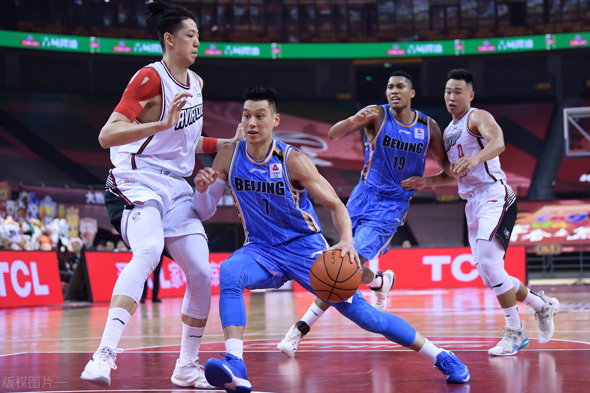 2018为什么cba停赛(CBA球员禁赛有内幕？媒体人：这是某俱乐部偷鸡不成蚀把米的故事)