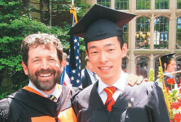 秦玥飞：放弃百万高薪回国当村官，月薪一千没房没车，是失败吗？