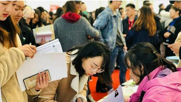 国内“很烧学费”的大学，家里有矿也未必去的上，要符合标准才行