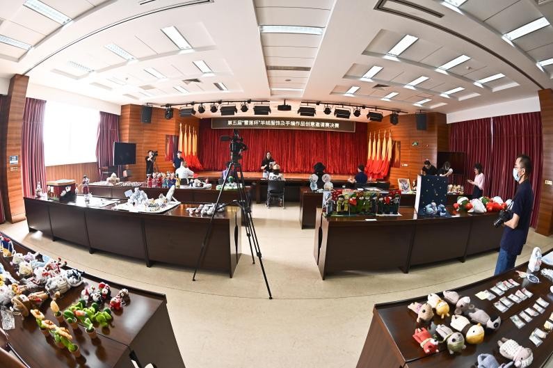 革新笃行奋进 雪莲再启羊绒时尚王者荣耀