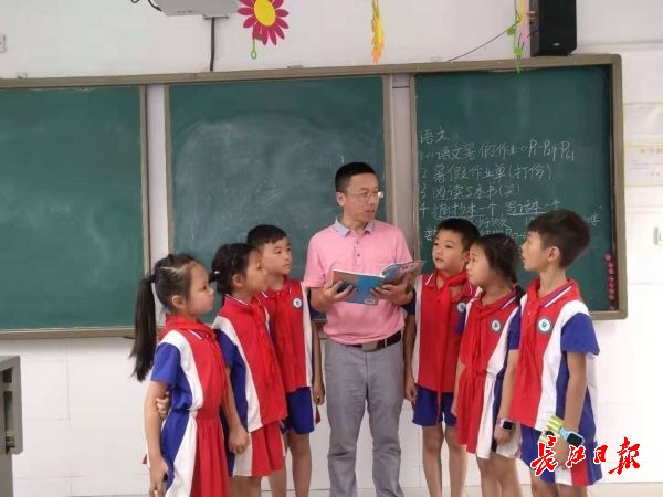 顺口溜记公式，他用一颗文艺心将数学课上出诗意