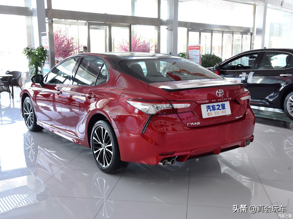 日系标杆家用中级车的竞争 丰田凯美瑞对比日产天籁