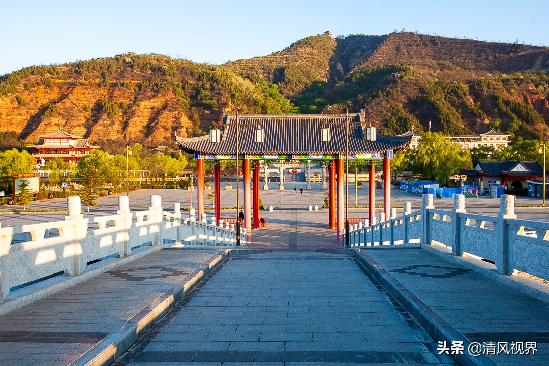 崇信龙泉寺，流水潺潺、曲径通幽，龙吐彩虹显奇观！