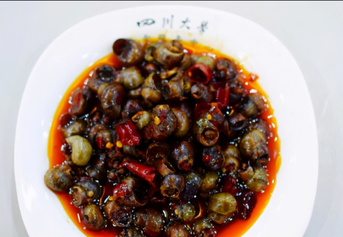 四川大学的伙食惹人羡，看完忍不住流口水，不少学生后悔没考川大