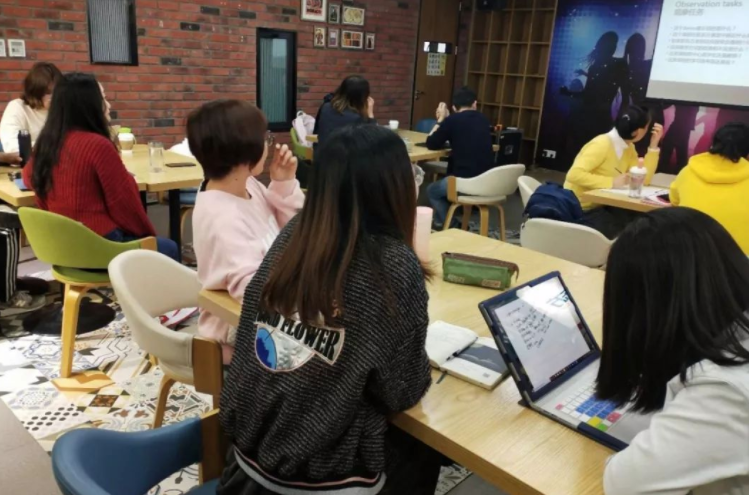 培训机构“遇冷”，新东方为摆脱困境频出新招，或许转型成功