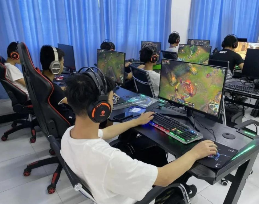 毕业后才知道，高等专科和职业技术学院大有不同，学生要谨慎选择