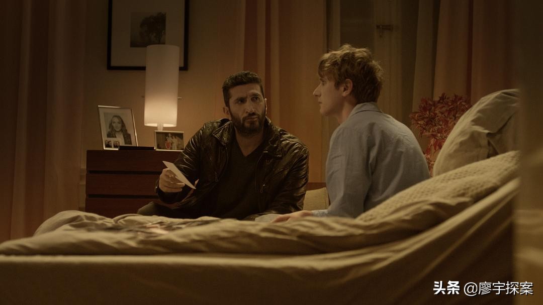 《悬案密码》4部曲：美女囚禁，贵校凶案，漂流瓶求救，墙中干尸