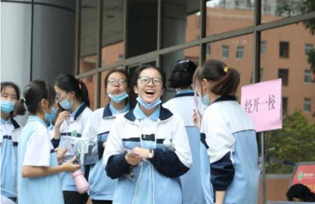 初中生喜迎中考“新政策”，预计2023年全面落实，家长直呼等到了