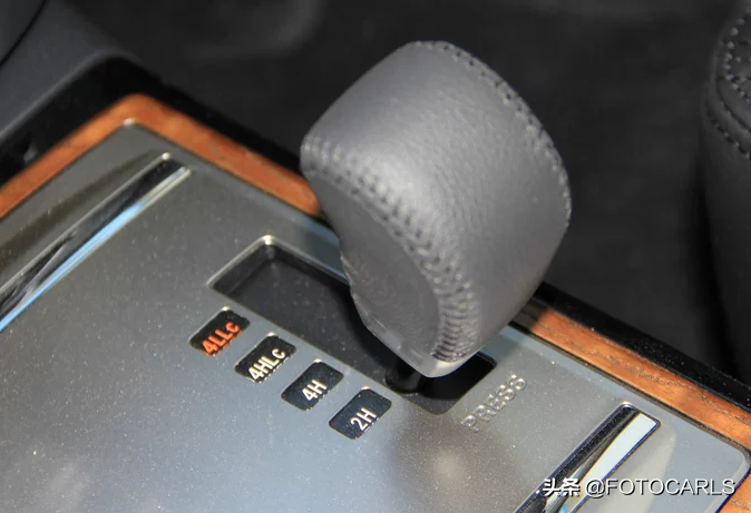 进口三菱帕杰罗3.0L V6实拍，35万起优惠还大，却干不过普拉多？