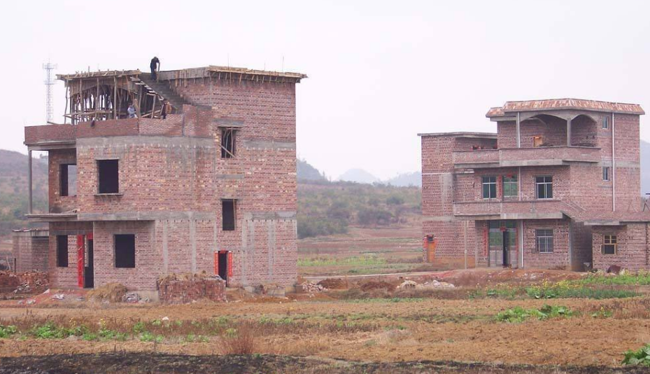 农村宅基地值多少钱(农村宅基地房子可以买卖吗)