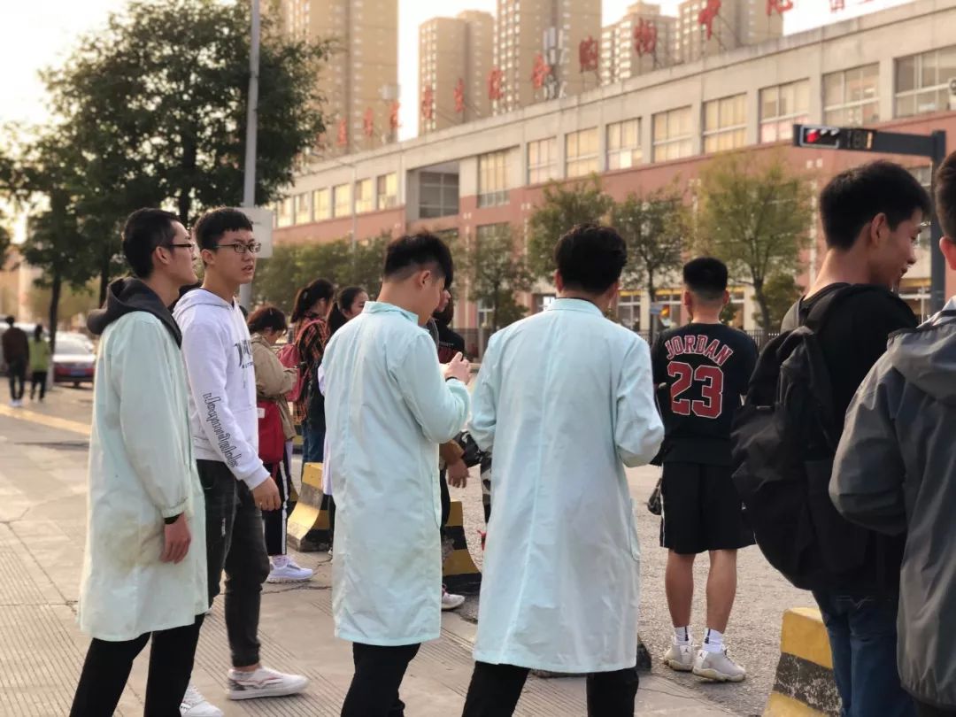 西安医学院，你太不容易了