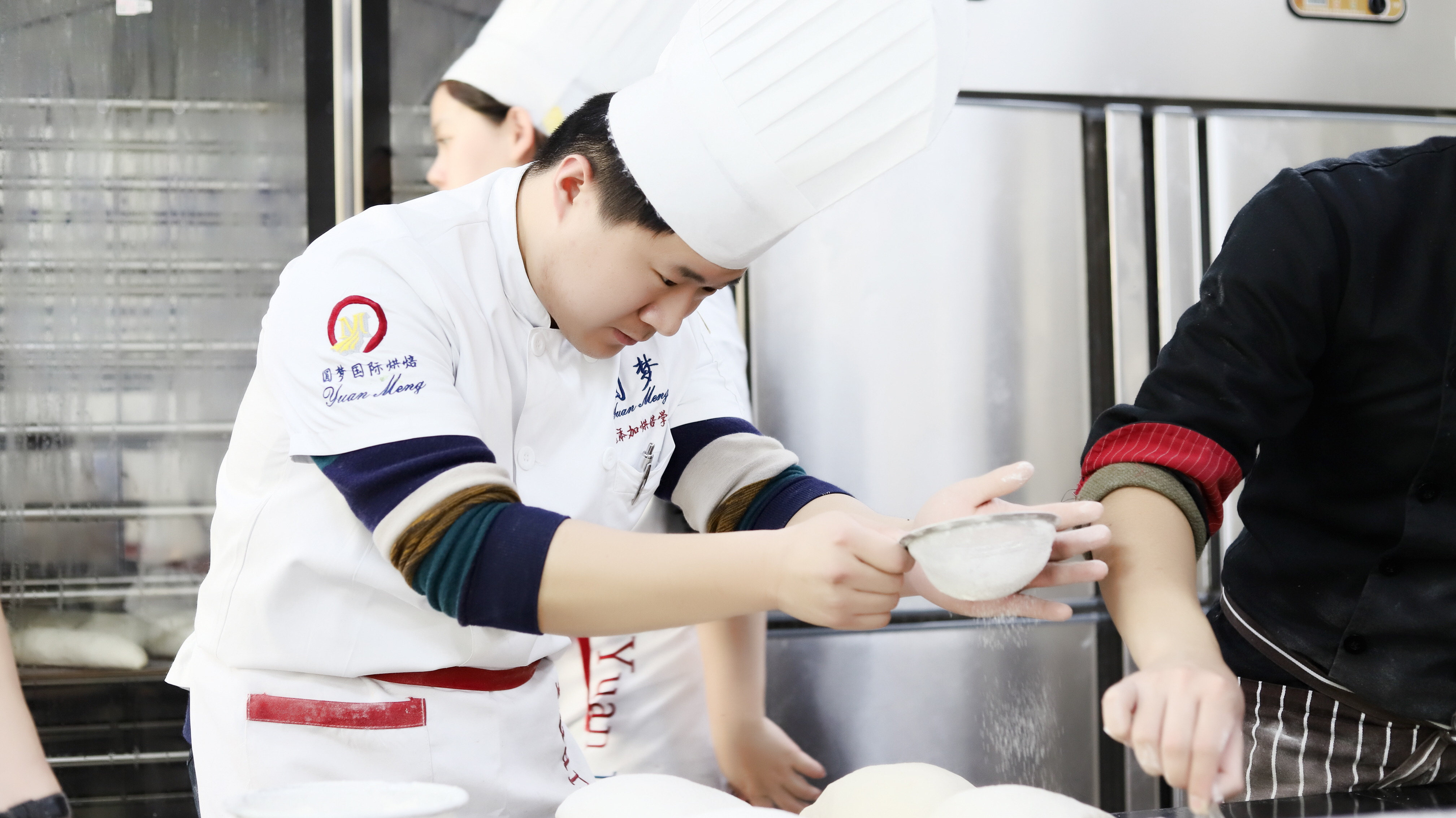 蛋糕西点培训学校哪里好？圆梦烘焙一起来了解一下