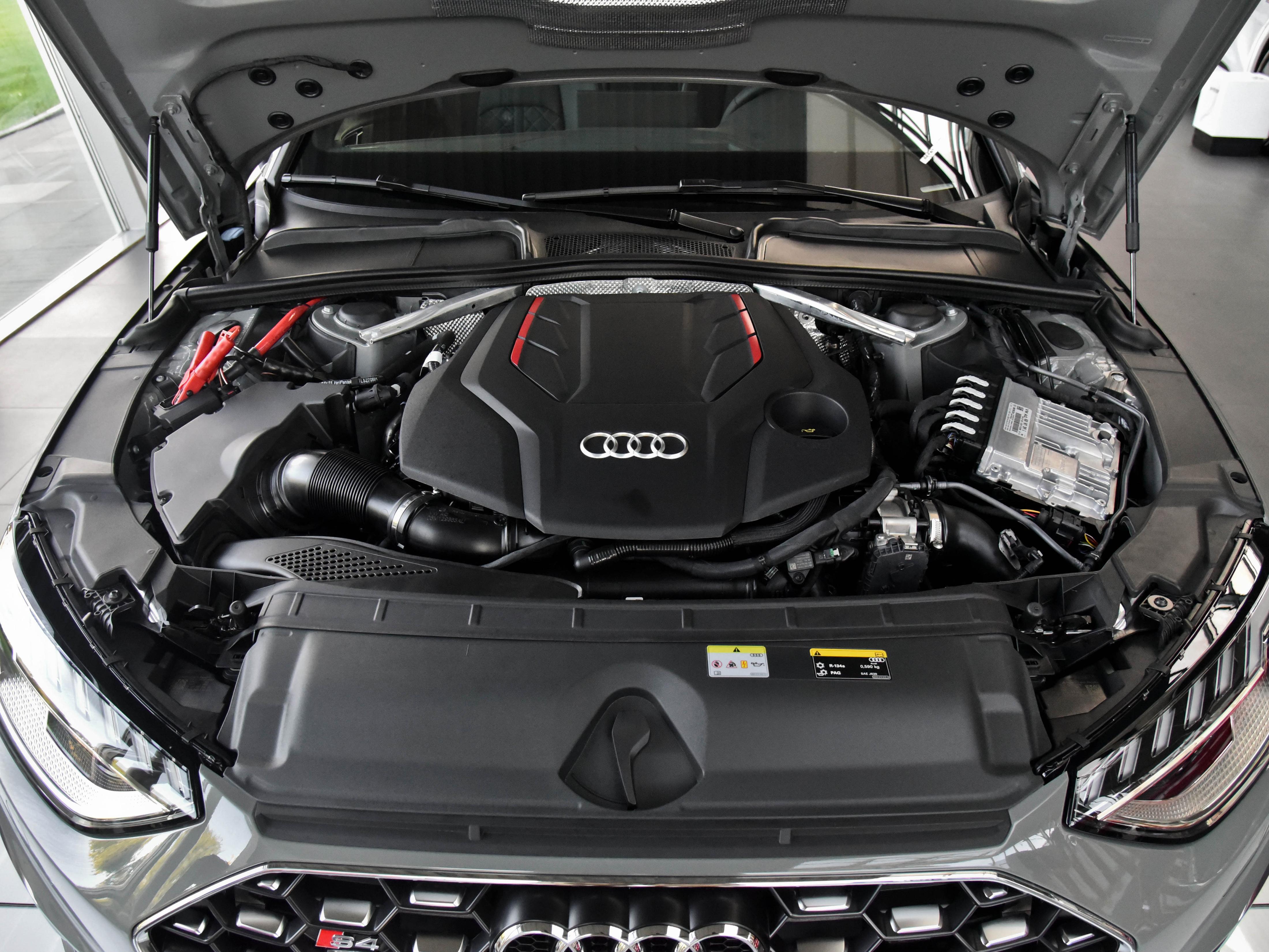 时尚潮流的中型车，3.0V6，原装进口，实拍奥迪S4
