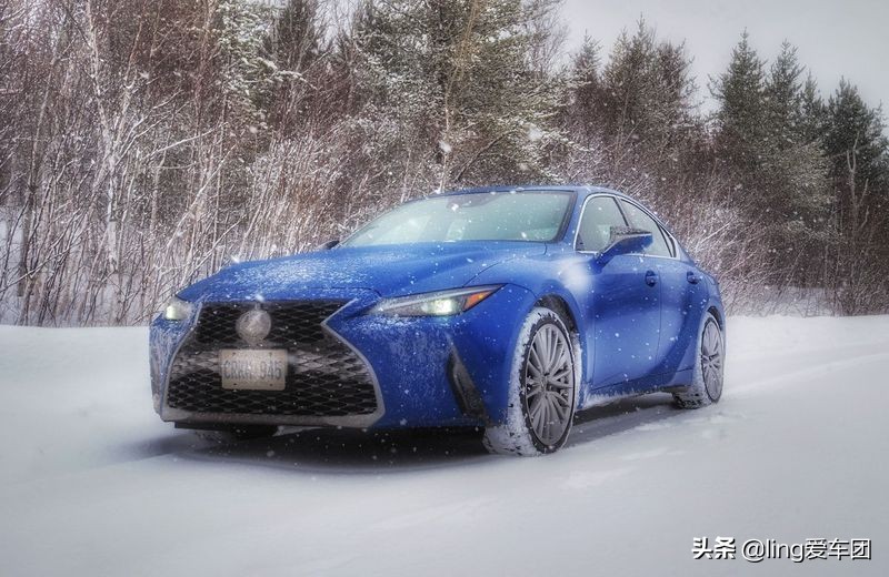 2021年雷克萨斯IS 300 AWD：运动型三厢车