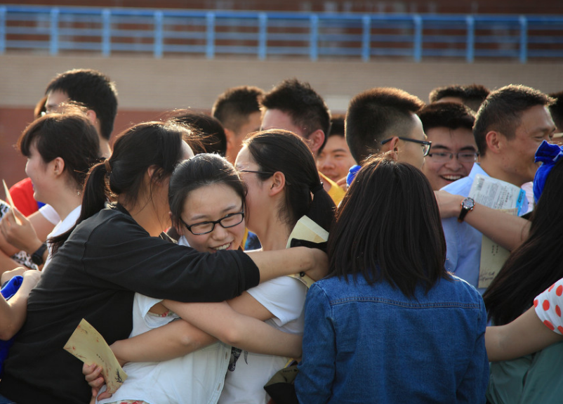 高中限制复读已成定局，高考失利考生又该何去何从？多地做出回应