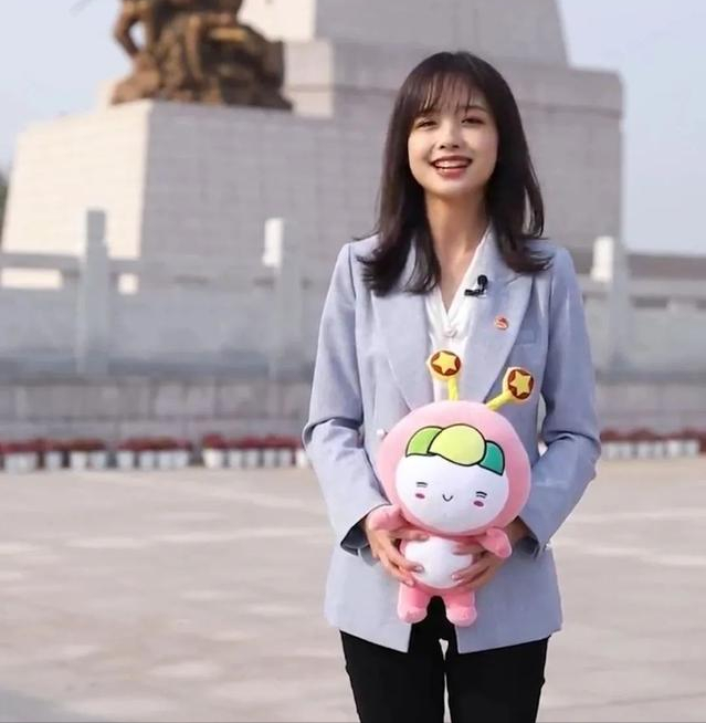 央視10大美女主持人，個(gè)個(gè)才貌雙全，董卿知性，海霞端莊