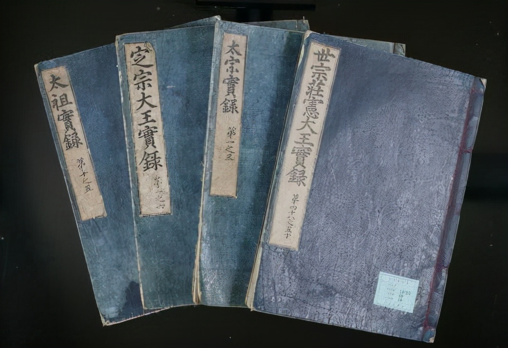 韩国国家图书馆的韩国历史书上面全是中文,完全就是中国古书啊