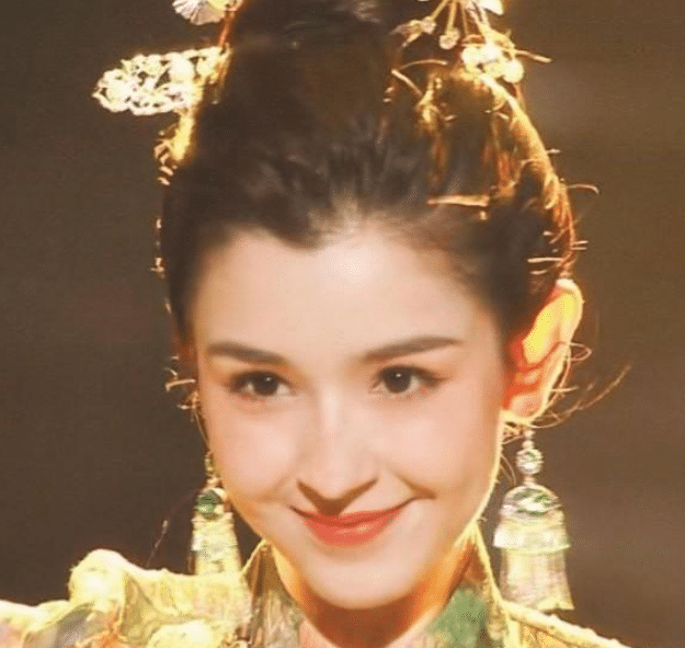 哈尼克孜插足陈赫婚姻，还被大佬玩蜡烛烧伤进医院？看本人怎么说